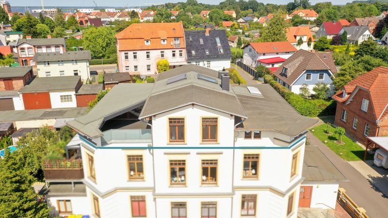 Provisionsfrei | Wohnen in einer Jugendstilvilla in Barth
mit 20 m² Dachterrasse